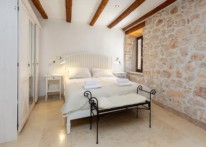 Deamicis Studios By Irundo